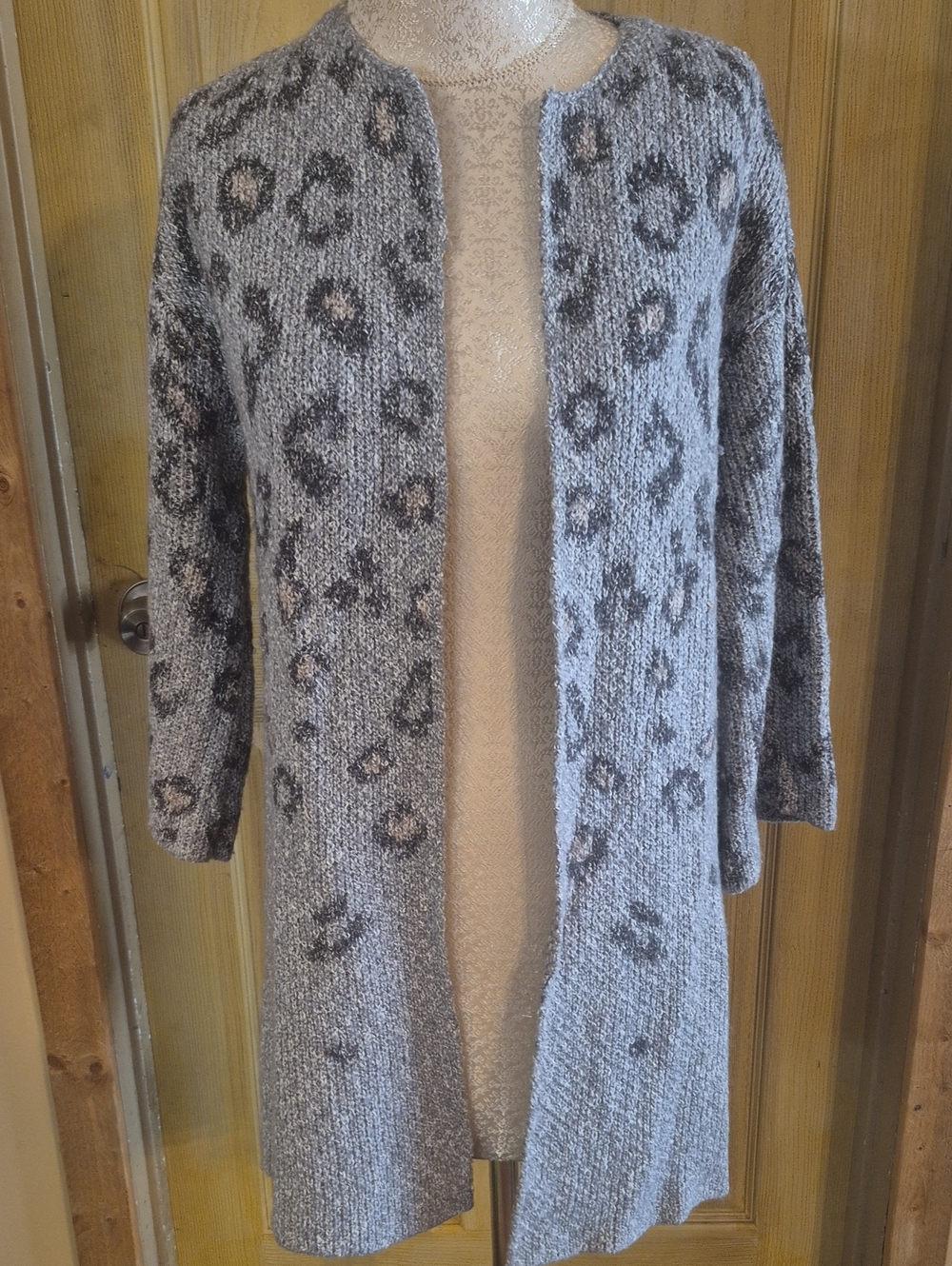 Cupcakes And Cashmere Long Sleeve Xs Cardigan Cotton Blend Oversize Animal Print